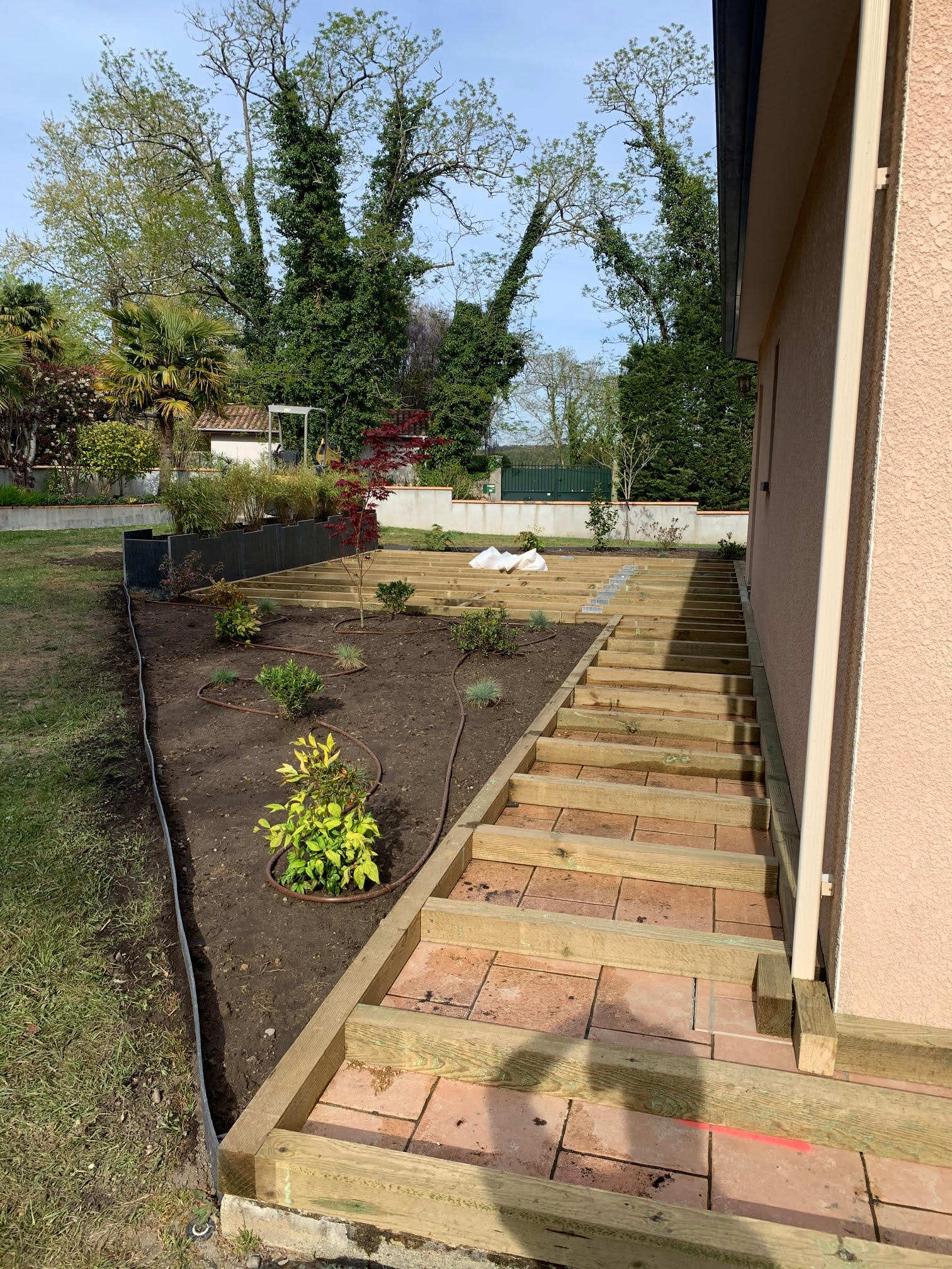 Réalisation d'une terrasse en pin du nord sur Peyrehorade