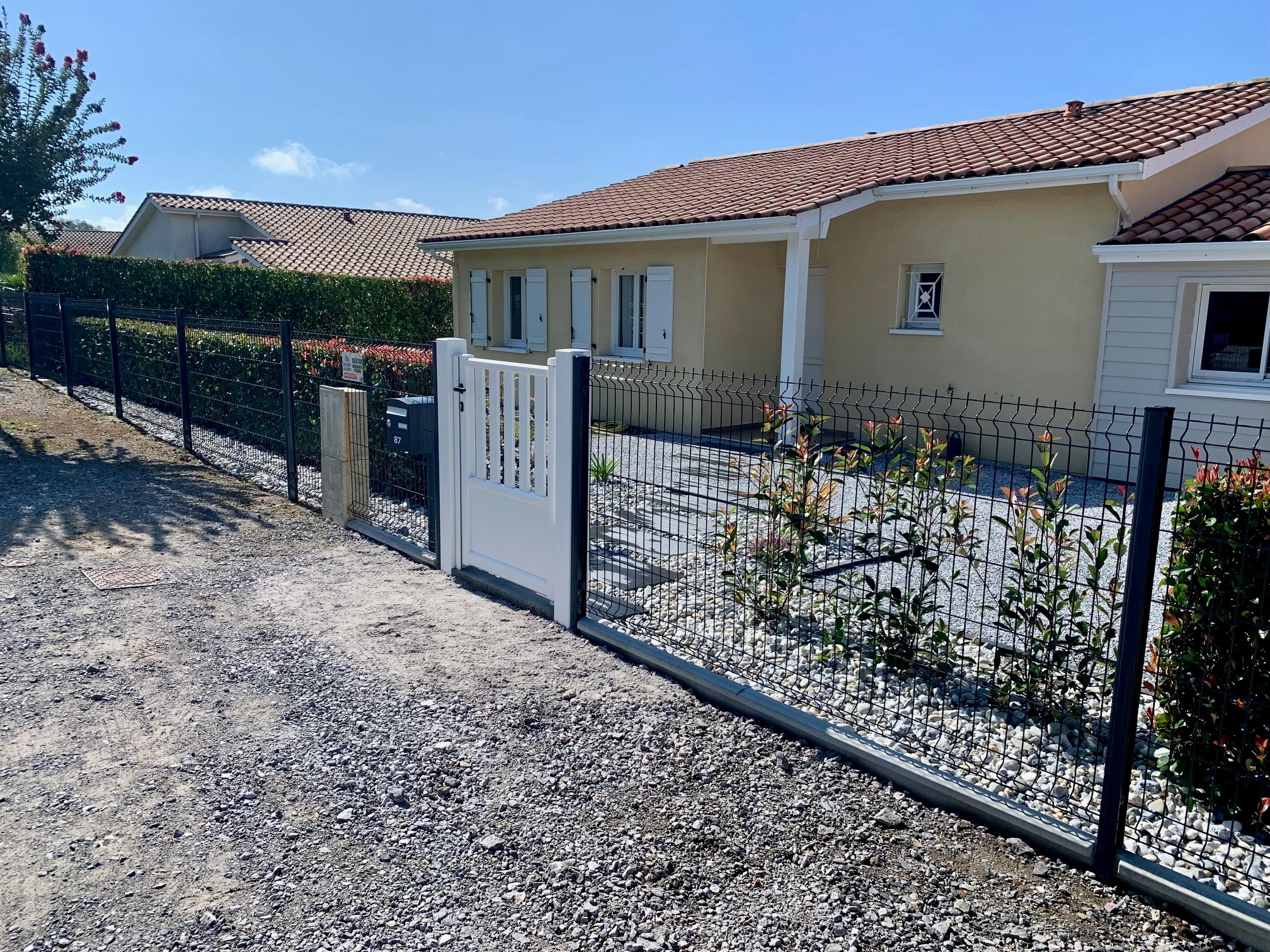Aménagement d'un devant de porte sur Peyrehorade