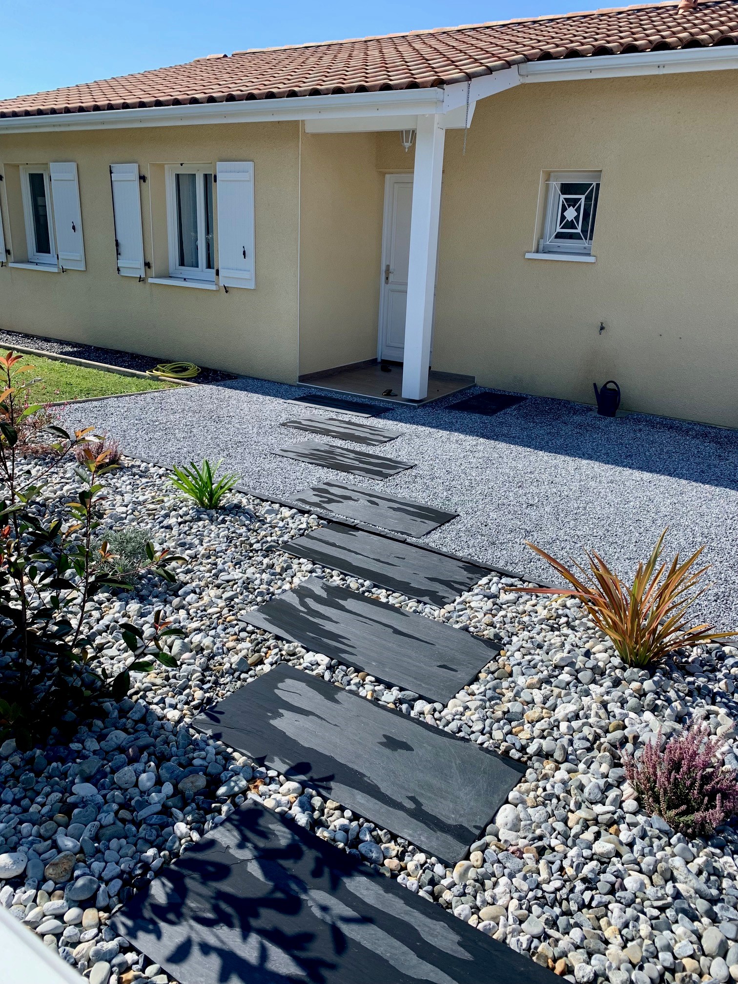Aménagement d'un devant de porte sur Peyrehorade