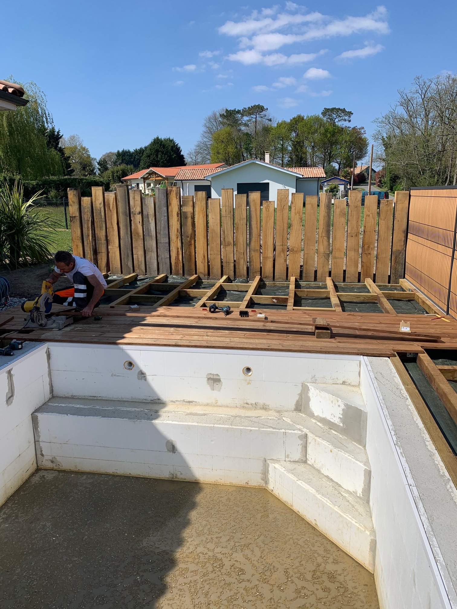 Création de piscine et d'une terrasse bois à Orist