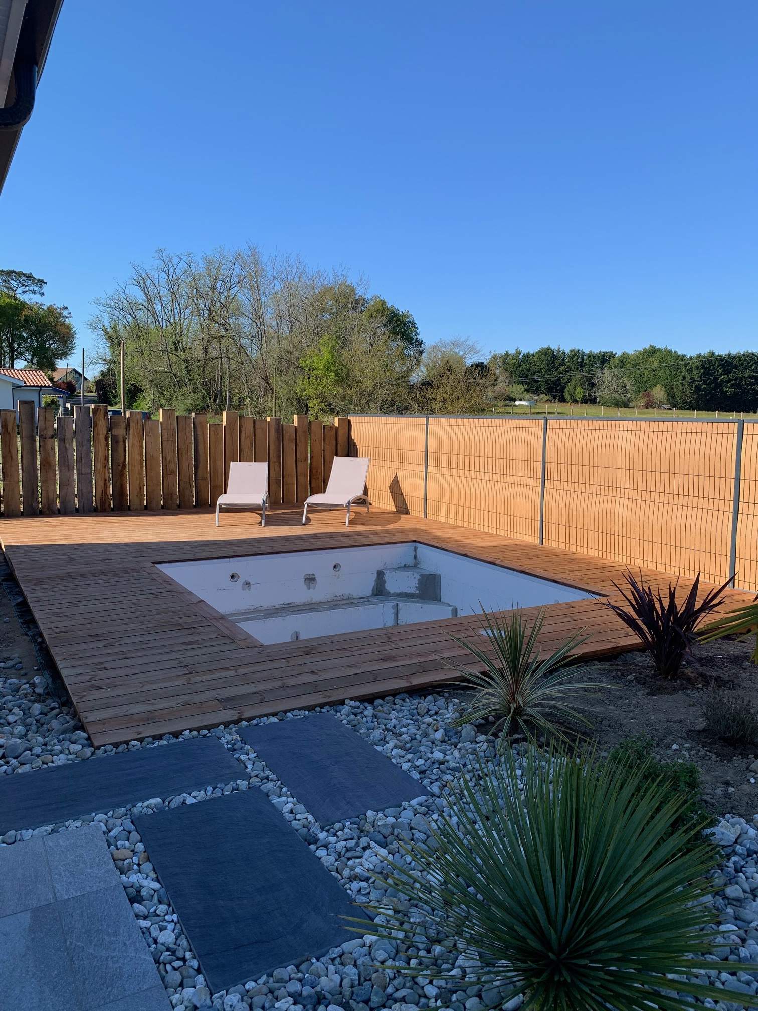 Création de piscine et d'une terrasse bois à Orist