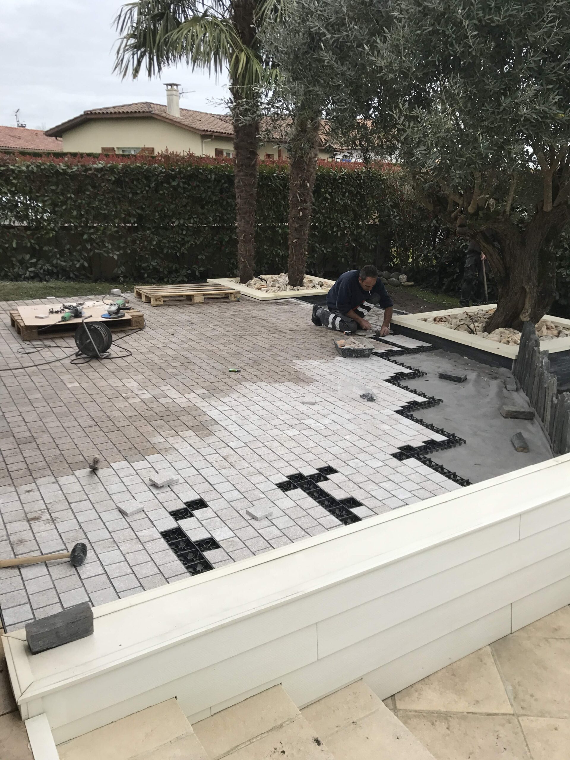 Création d'une terrasse en pavé granit à Orthevielle