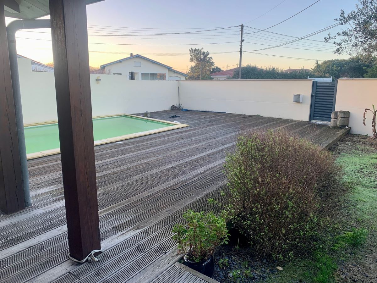 Parking en pavé granit et réfection d'une terrasse en bois sur Vieux Boucau-exter-3