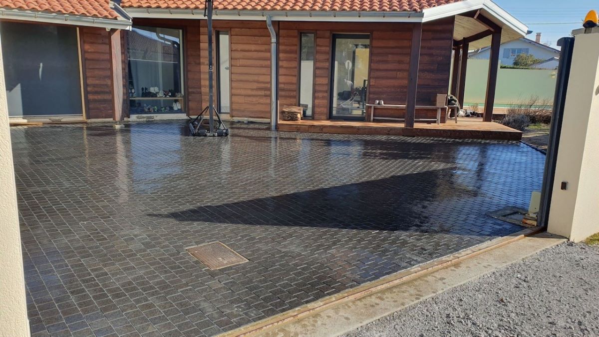Parking en pavé granit et réfection d'une terrasse en bois sur Vieux Boucau