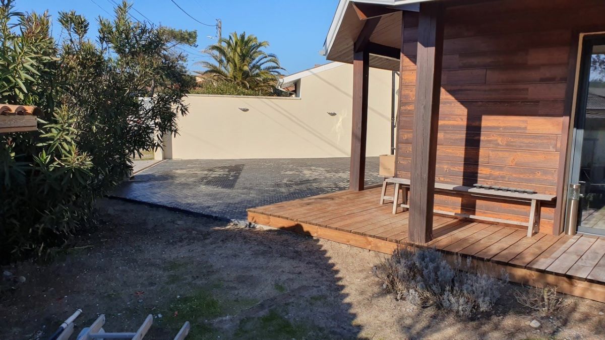 Parking en pavé granit et réfection d'une terrasse en bois sur Vieux Boucau